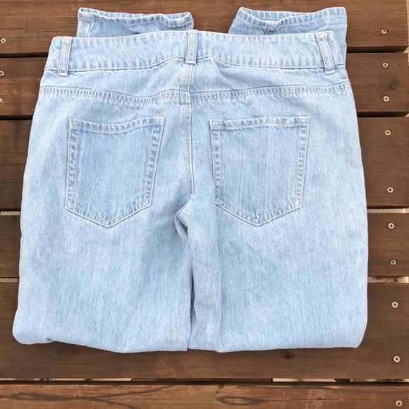 F21 Low Rise Distressed Jean - Picture 4 of 6